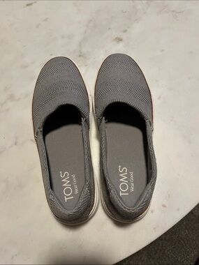 TOMS Gray Knit Slip-On Sneakers